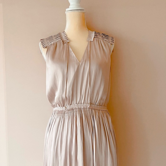 H&M Dresses & Skirts - H&M satin blush midi dress size US10